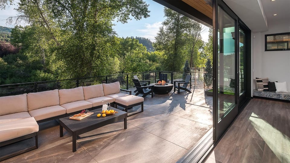 Patio, Seating area, Mountain view