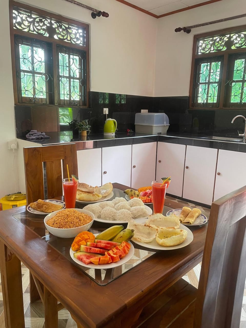 Dining area, kitchen