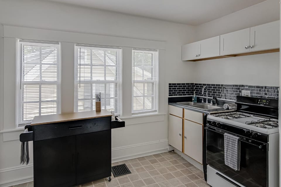 Kitchen or kitchenette, oven, stove, kitchen, kitchen