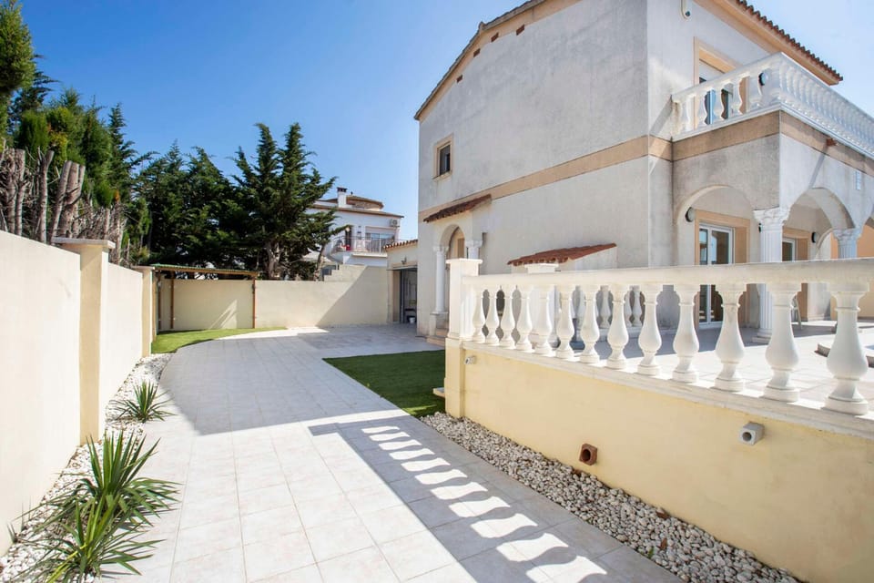 Property building, Balcony/Terrace