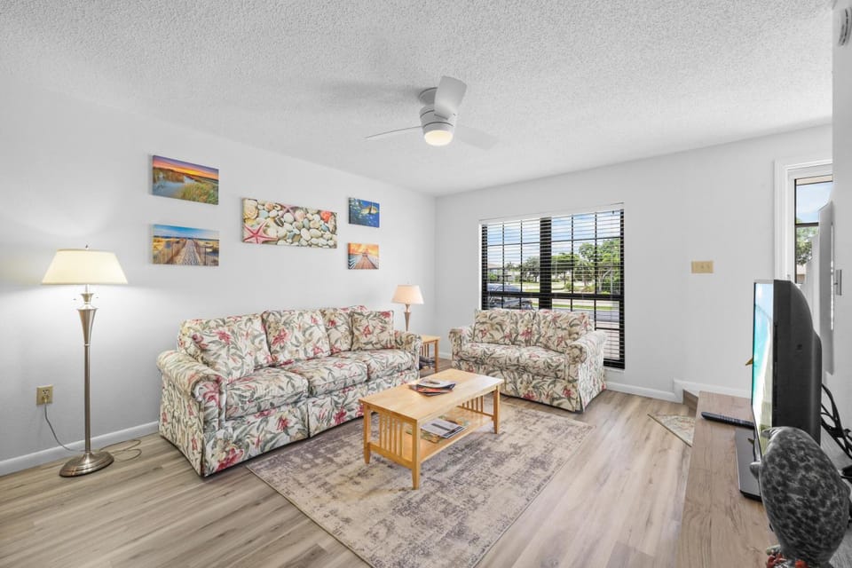 Cozy townhouse centrally located on the island House in Marco Island