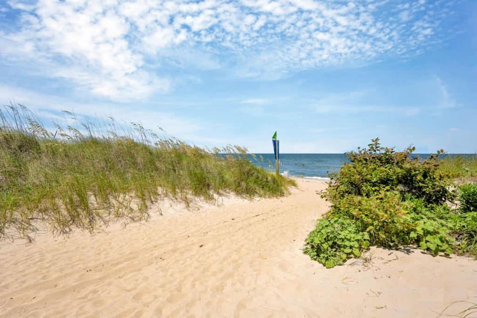 Sojourn Bay Haven Beach Home Steps to the Bay House in Norfolk