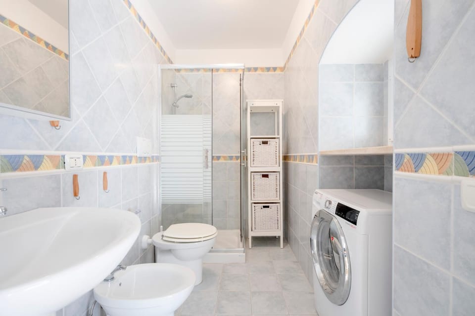 Shower, Toilet, Bathroom, bidet, towels, washing machine