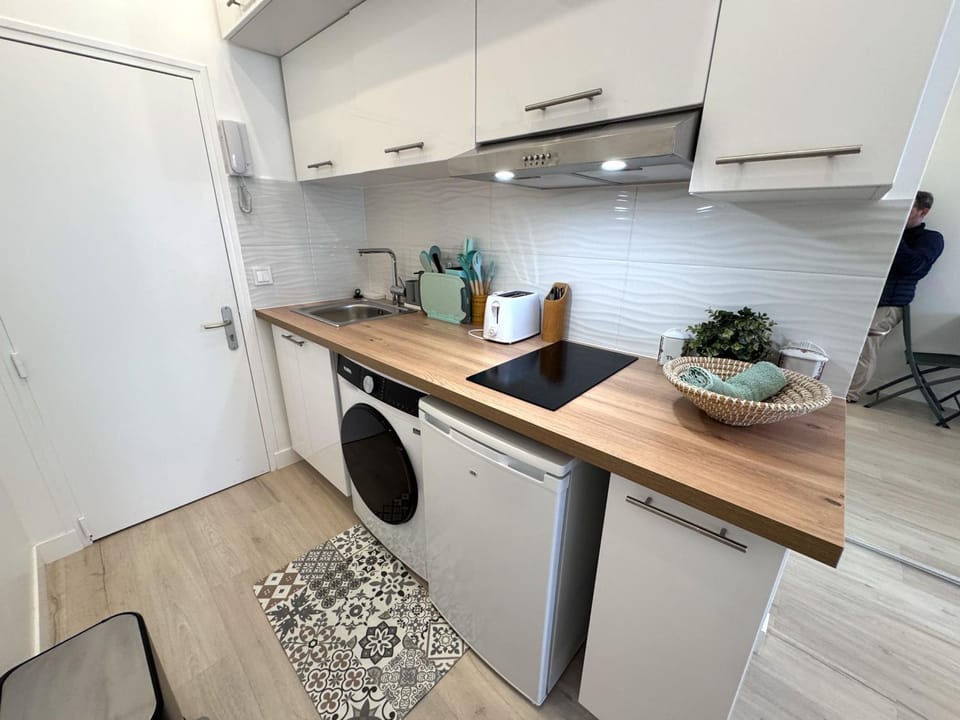 Kitchen or kitchenette, stove