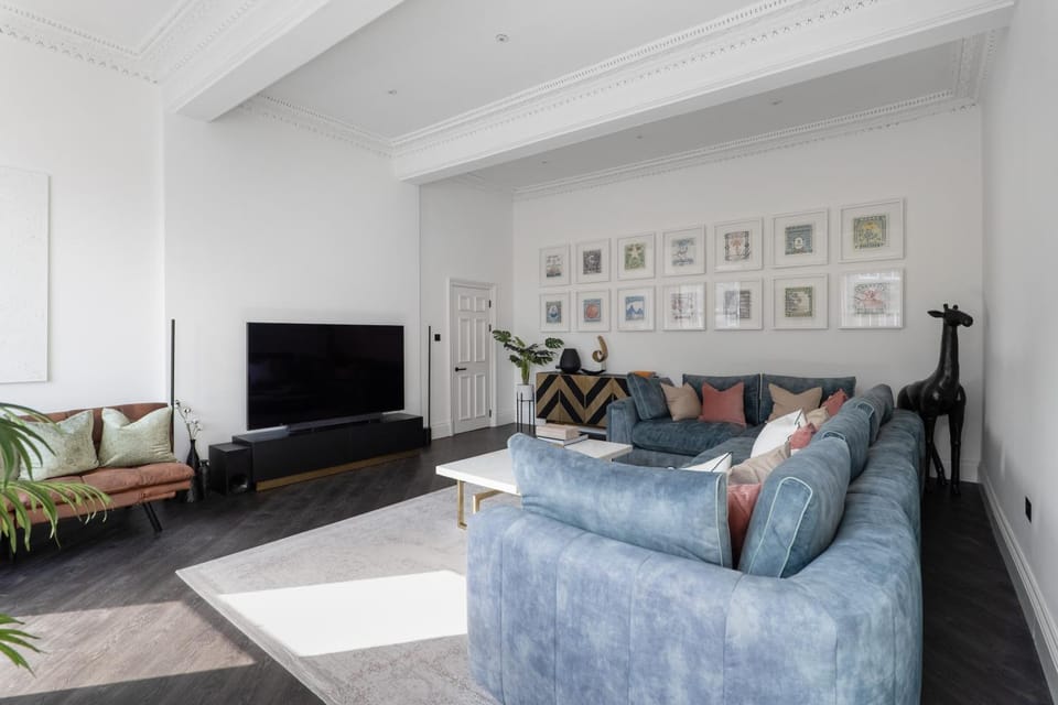 TV and multimedia, Living room, Seating area