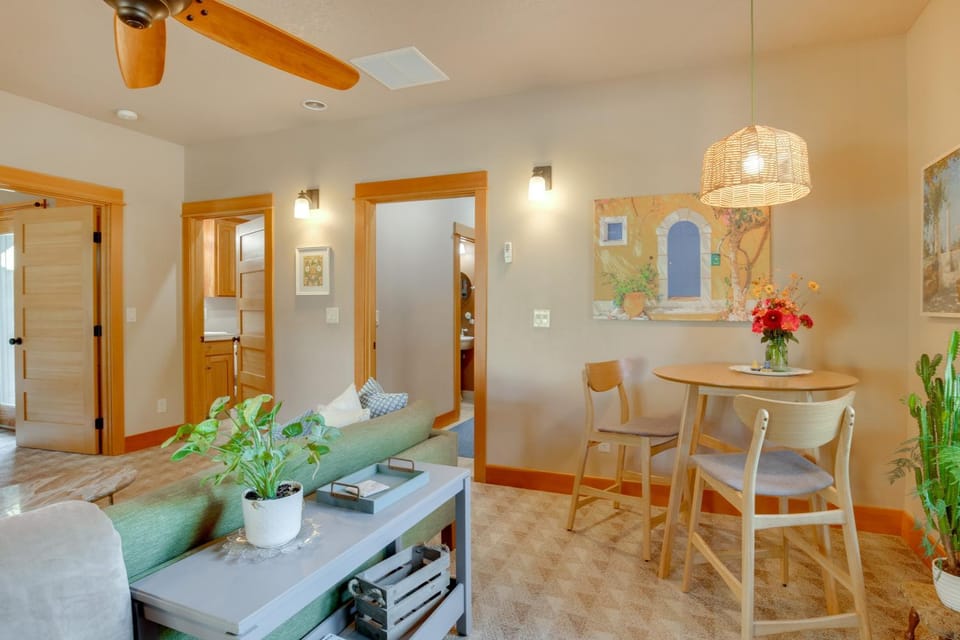 Half-Mi to Scotts Mills Falls: Wine Country Apt Apartment in Clackamas County