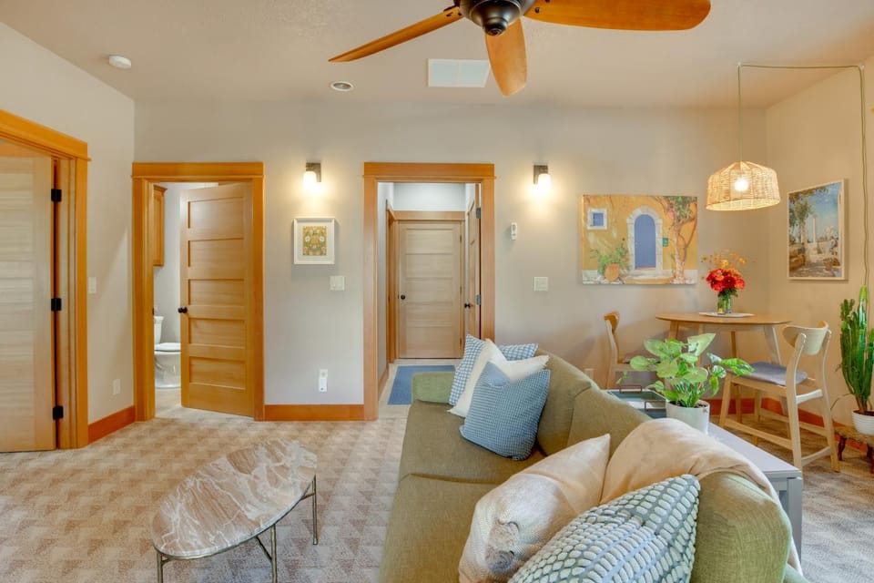 Half-Mi to Scotts Mills Falls: Wine Country Apt Apartment in Clackamas County