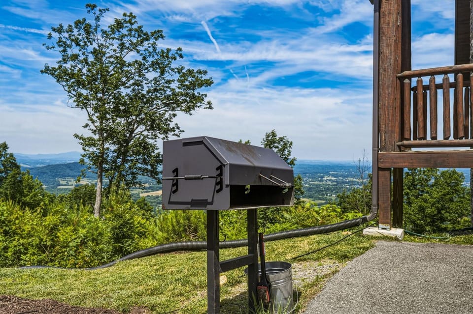 4 States View by American Patriot Getaways House in Sevier County