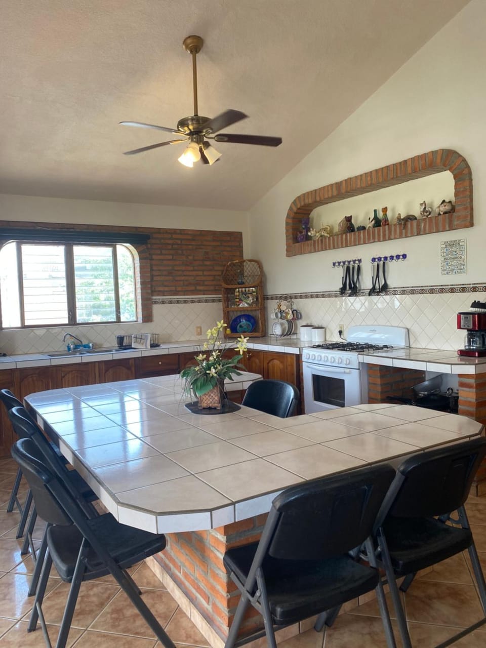 Kitchen or kitchenette, Dining area, oven, pet friendly