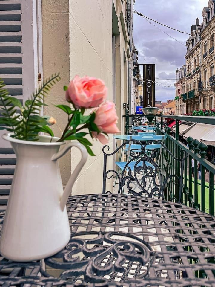 Cosy Stay with Balcony Near the Beach Apartment in Deauville