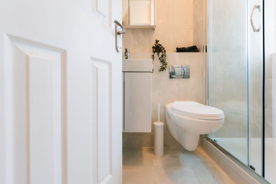 Shower, Toilet, Bathroom