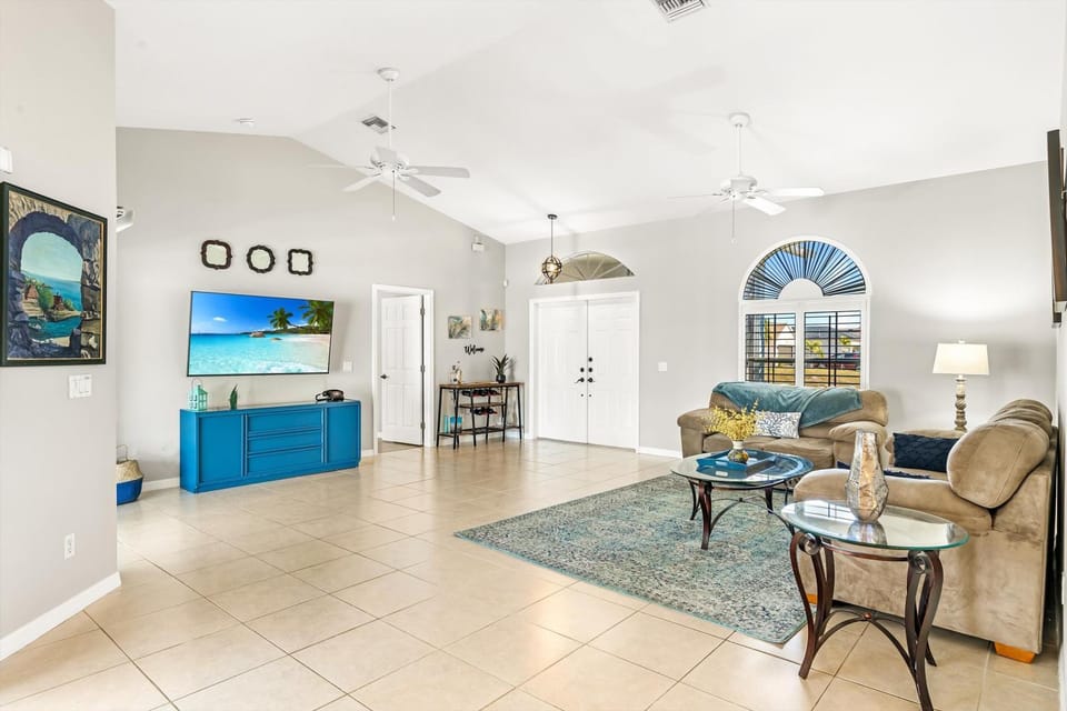 Family & pet friendly villa w/fenced yard & pack & play! Villa Blue Coral Oasis - SWFL Rentals Villa in Cape Coral