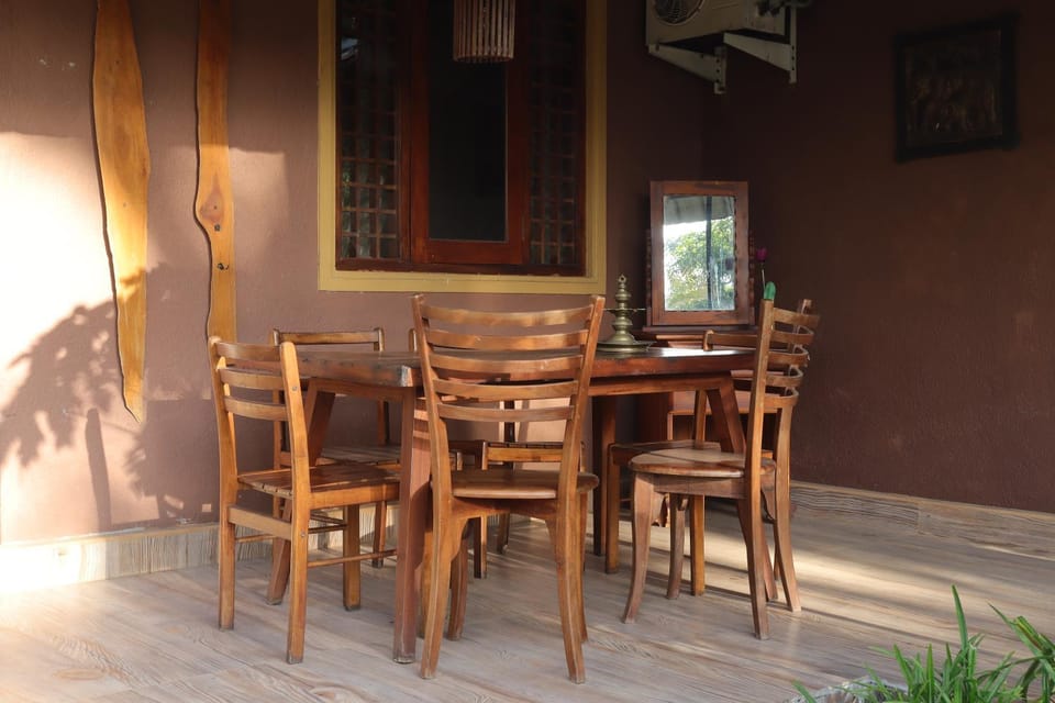 Seating area, Dining area