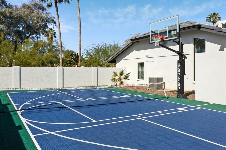 Lantern Retreat House in Scottsdale