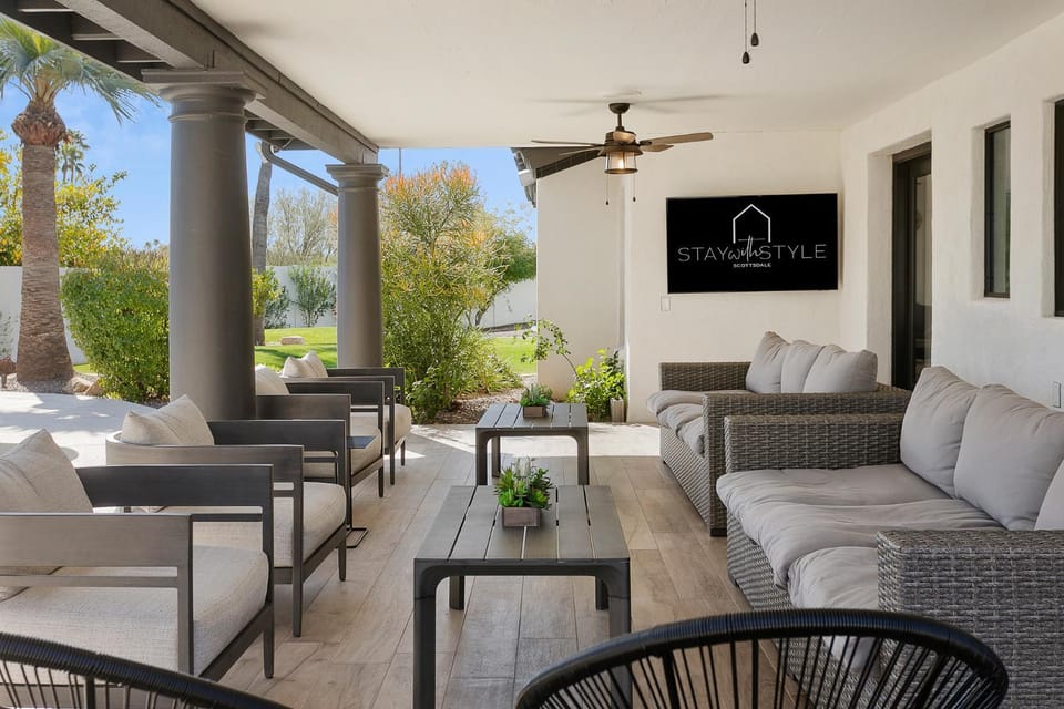 Lantern Retreat House in Scottsdale