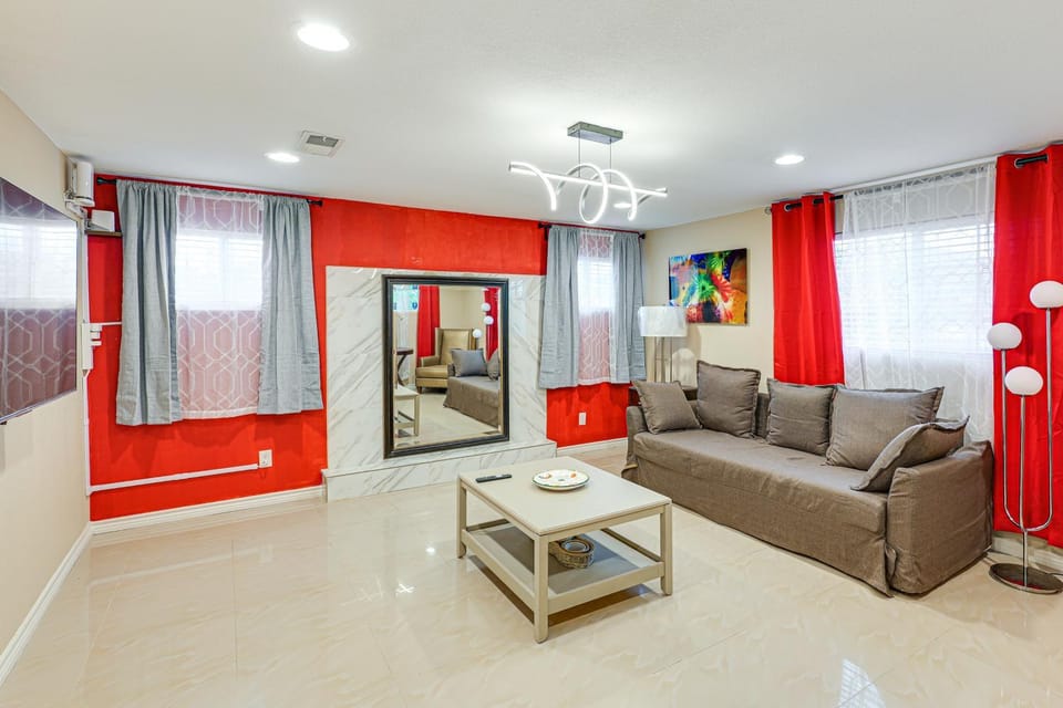 Cozy Home w/ Patio 24 Miles to Carlsbad Caverns NP House in Carlsbad