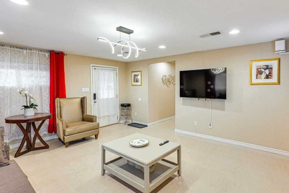 Cozy Home w/ Patio 24 Miles to Carlsbad Caverns NP House in Carlsbad