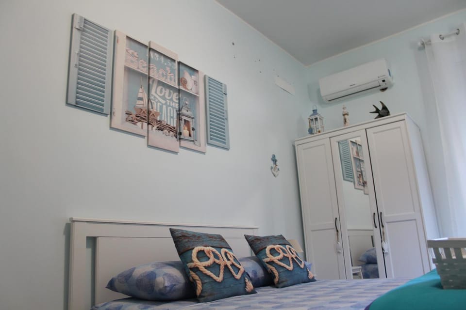 Bed, Photo of the whole room, Bedroom, internet, wardrobe, air conditioner