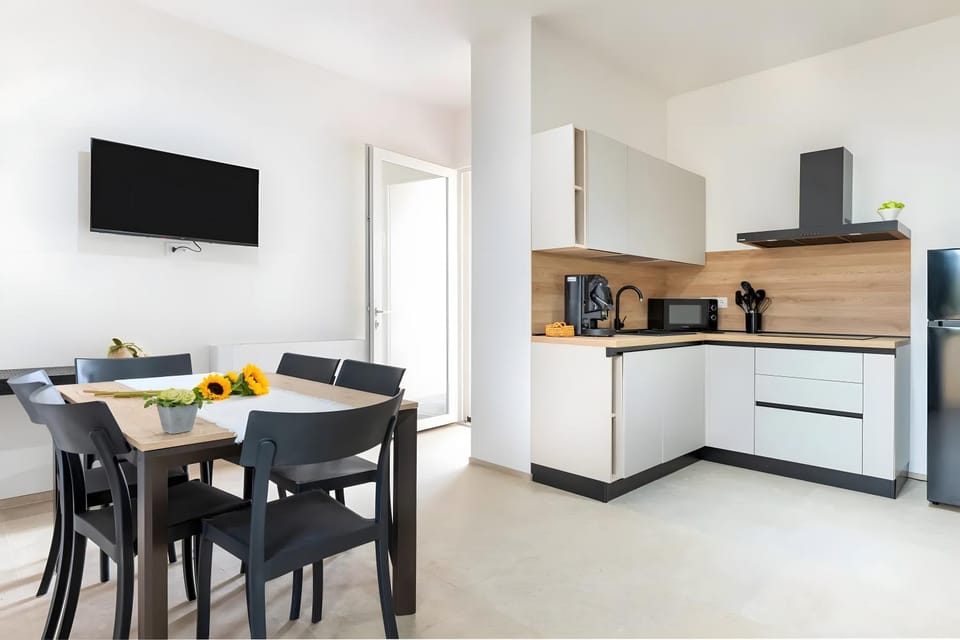 Property building, Kitchen or kitchenette, Living room