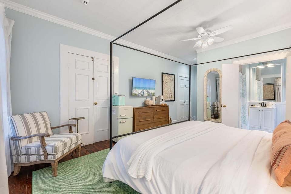 THE FLAGLER ROOM at Inn on Fleming Key West! Bed and Breakfast in Key West