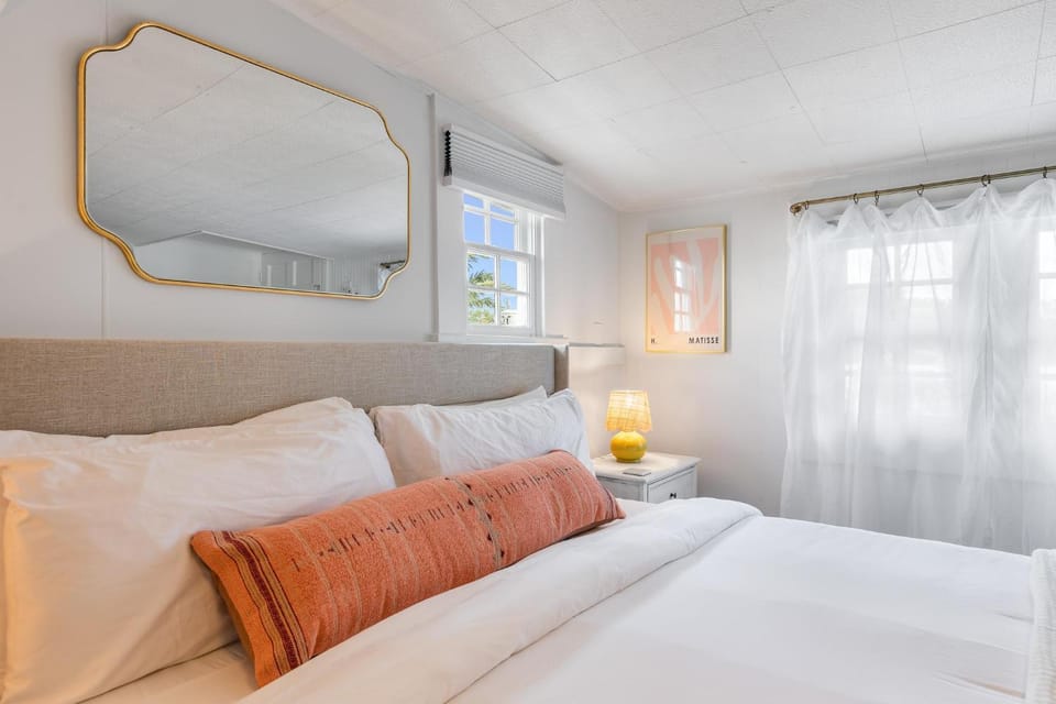 THE GEIGER SUITE at Inn on Fleming Key West! Bed and Breakfast in Key West
