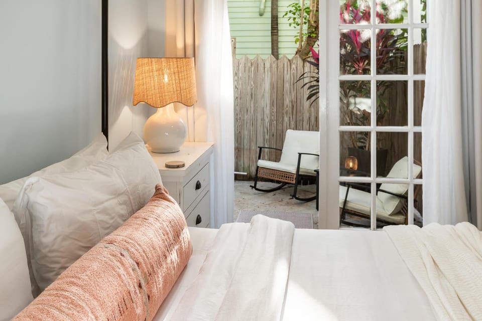 THE MALLORY SUITE at Inn on Fleming Key West! House in Key West