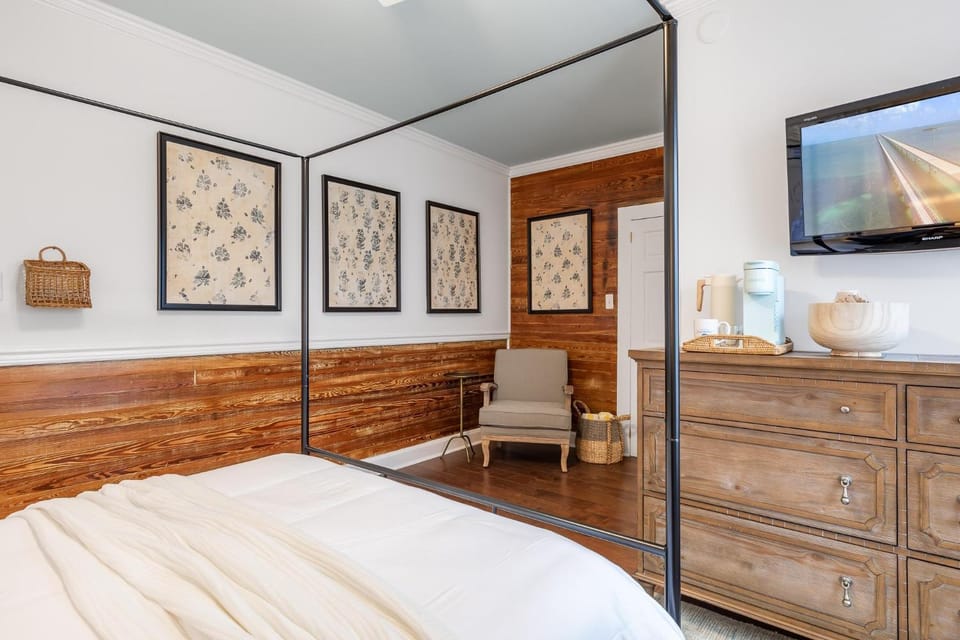 THE TRUMAN ROOM at Inn on Fleming Key West! Bed and Breakfast in Key West