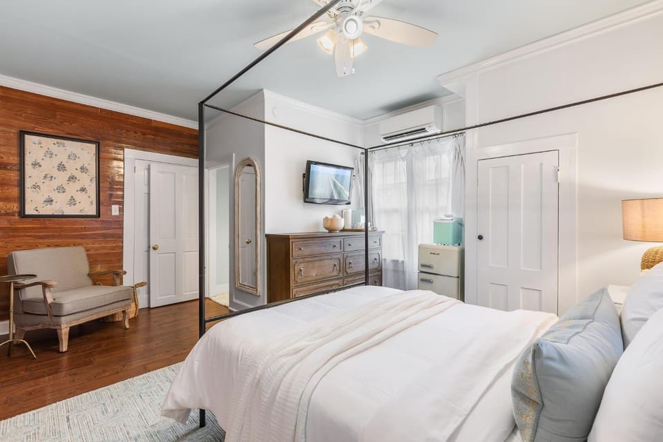 THE TRUMAN ROOM at Inn on Fleming Key West! Bed and Breakfast in Key West