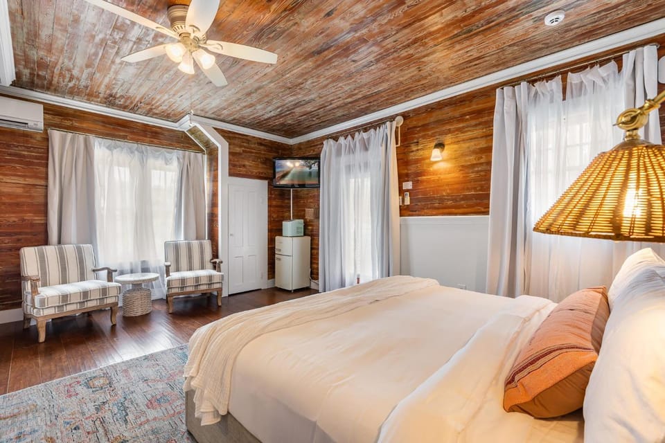 THE HEMINGWAY SUITE at Inn on Fleming Key West! Bed and Breakfast in Key West