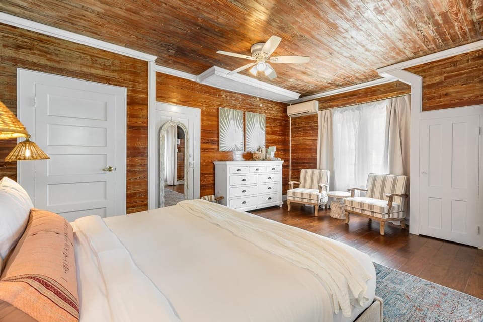 THE HEMINGWAY SUITE at Inn on Fleming Key West! Bed and Breakfast in Key West