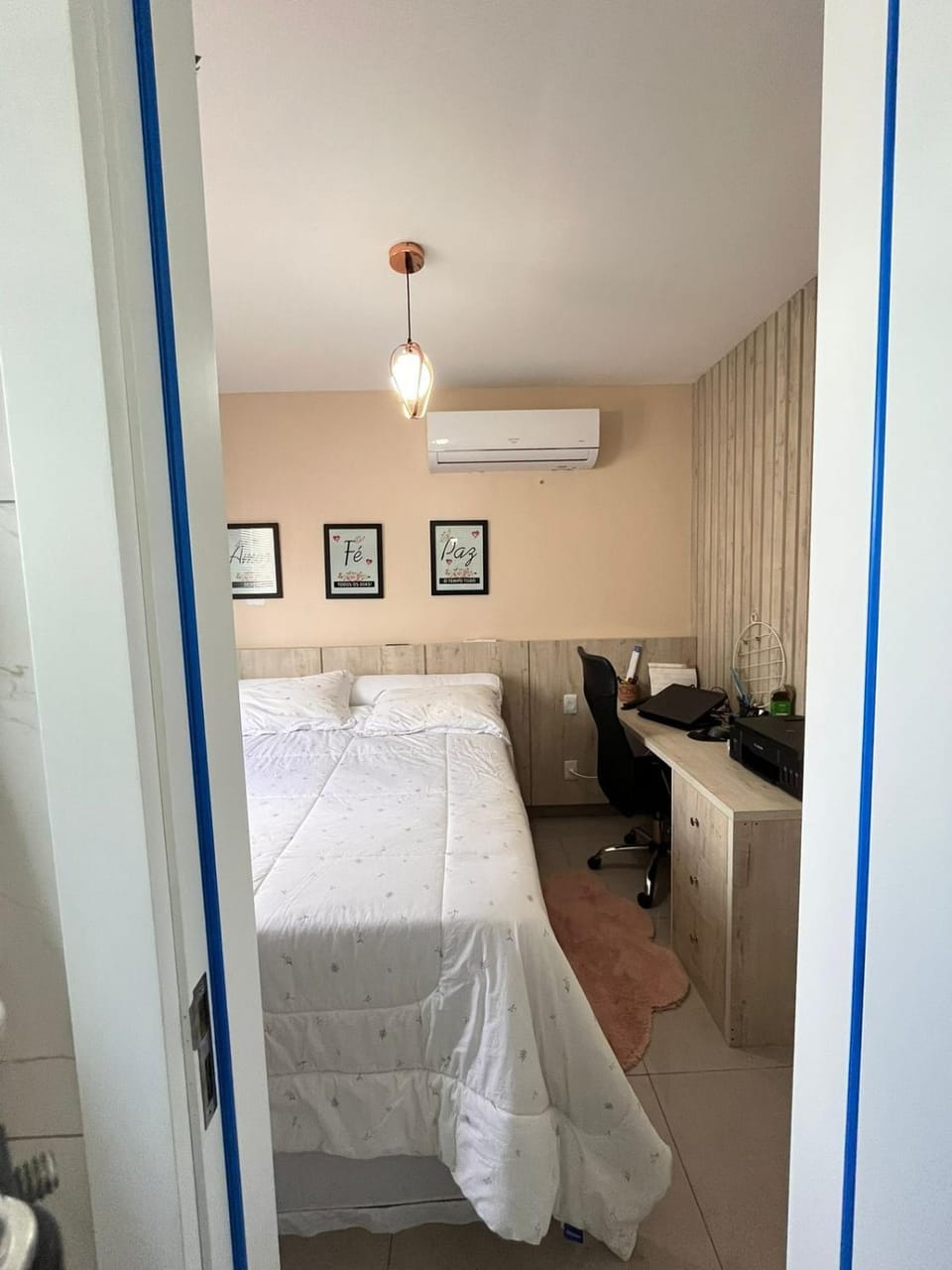 Bed, Bedroom, air conditioner