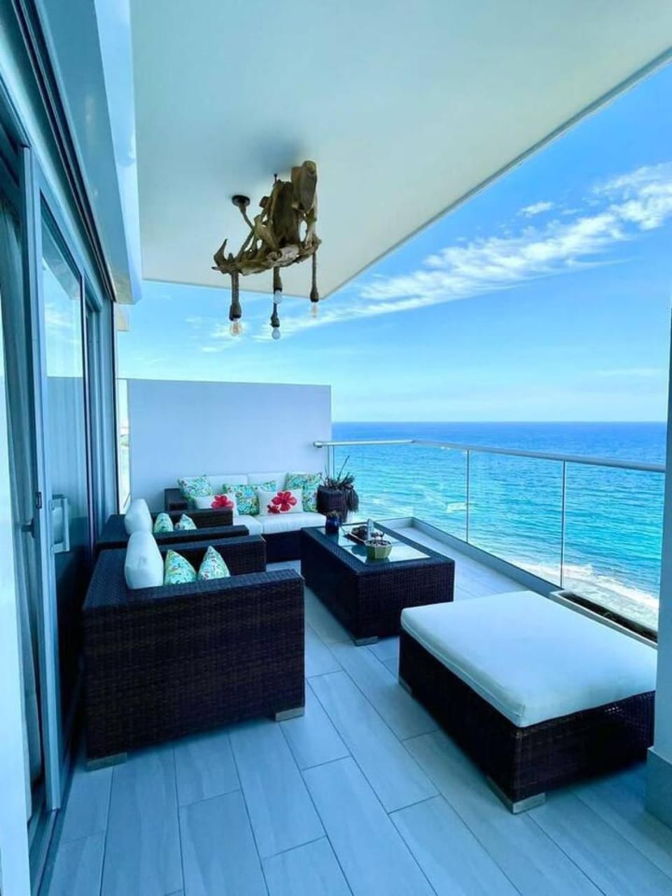 Communal lounge/ TV room, Day, Natural landscape, View (from property/room), Balcony/Terrace, Living room, Photo of the whole room, Seating area, Beach, Evening entertainment, Bedroom, Sea view