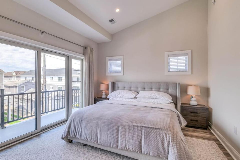 Bed, View (from property/room), Bedroom