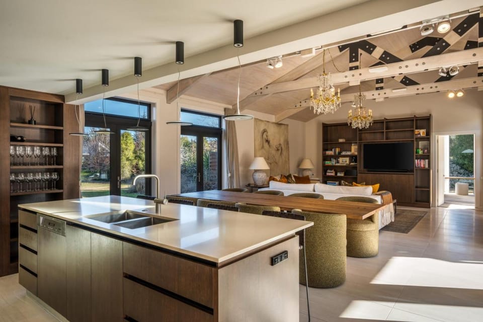 TV and multimedia, Kitchen or kitchenette