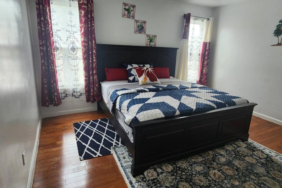 Massive 5 bedroom Close to NYC House in Irvington