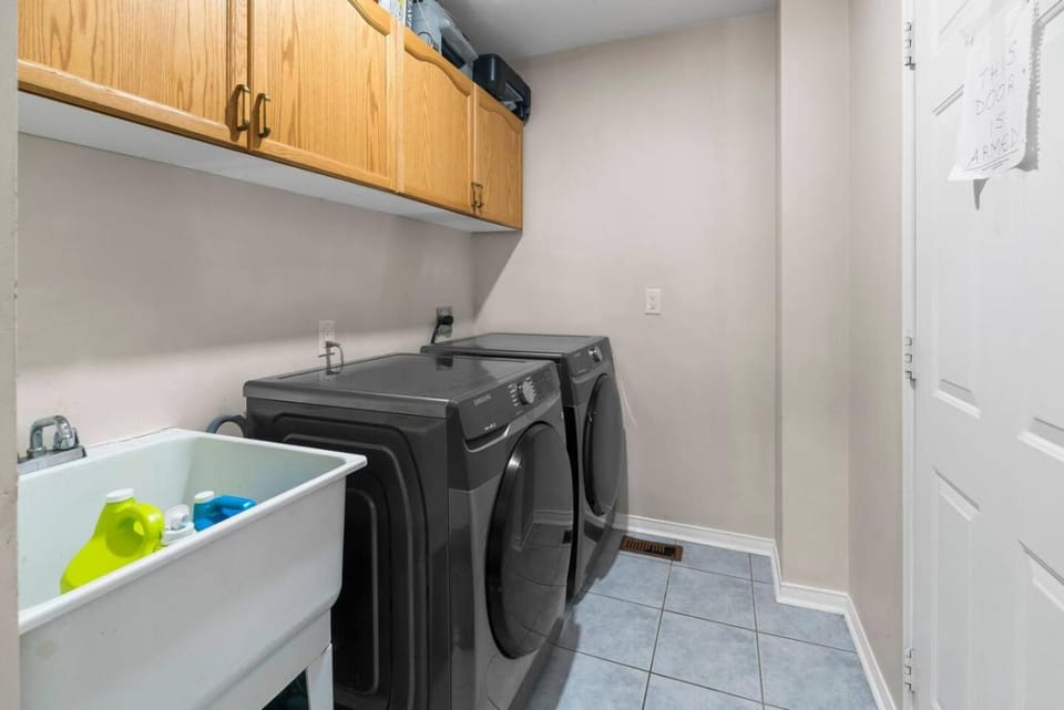 Cozy Family Home Netflix Backyard and Quiet Area House in Milton