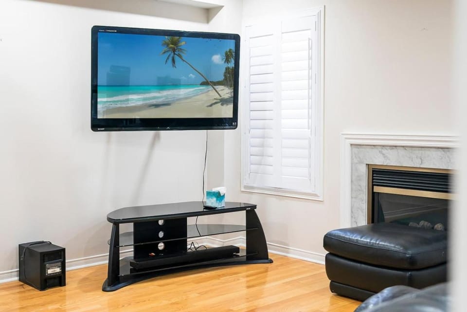 Cozy Family Home Netflix Backyard and Quiet Area House in Milton