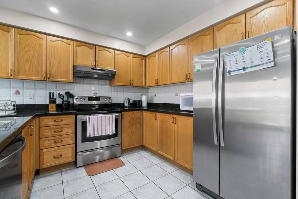 Cozy Family Home Netflix Backyard and Quiet Area House in Milton