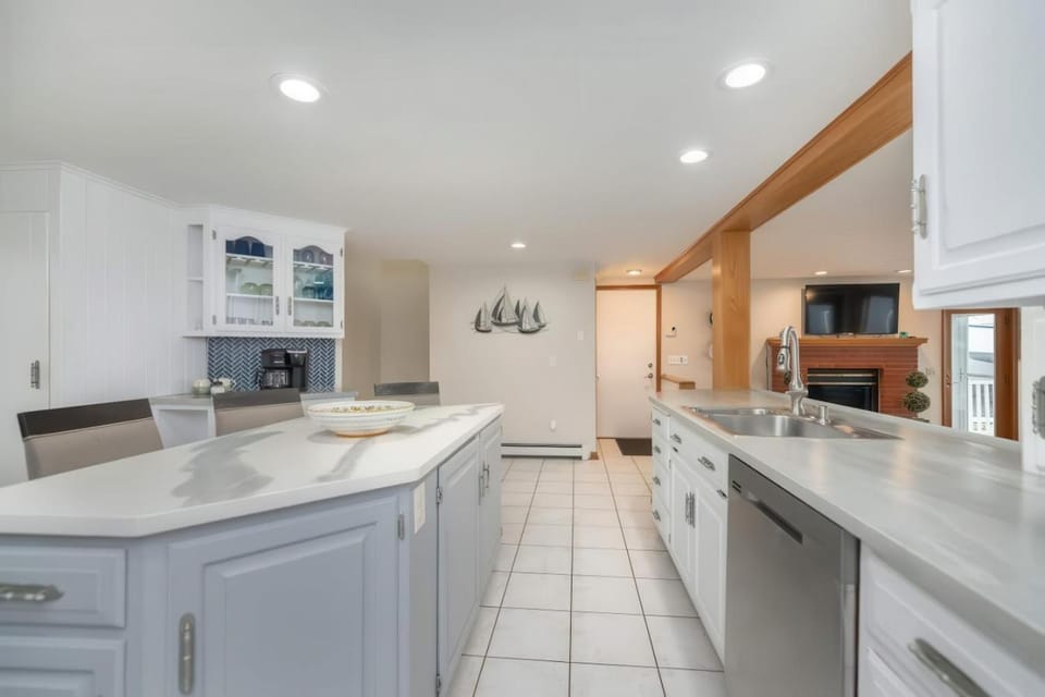 Waterfront Sodus Gem, Dock Game Loft Bay View House in Sodus Point