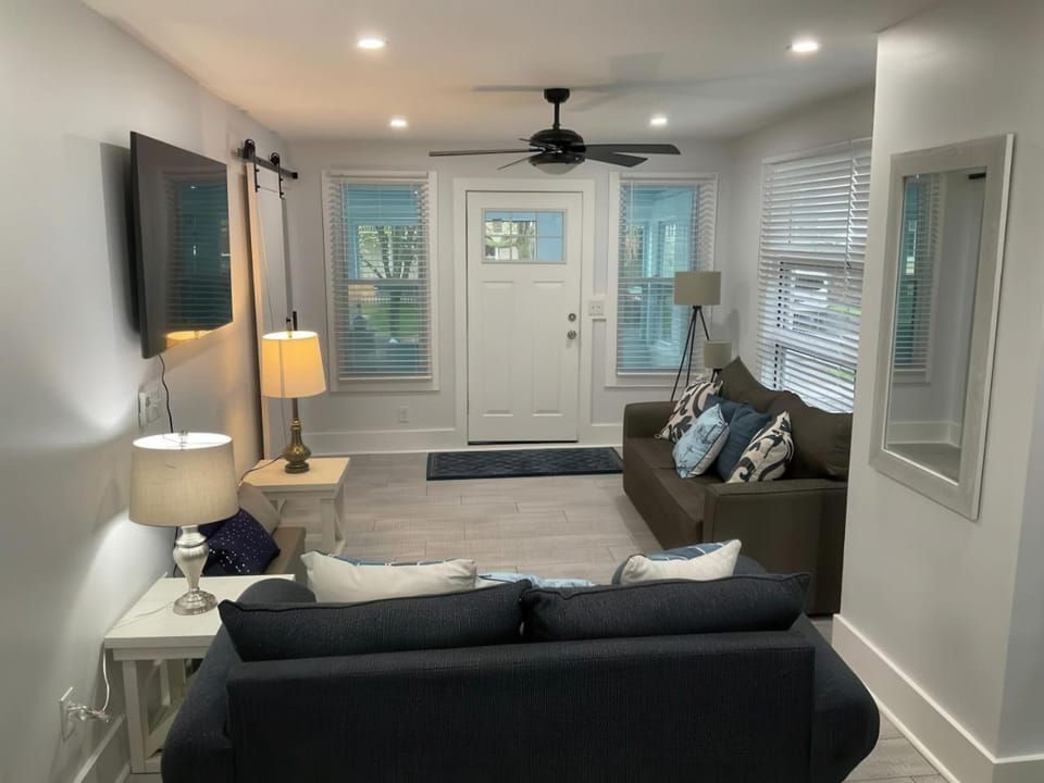 Cozy Coastal Retreat N Lake Ontario Sleeps 8 House in Sodus Point