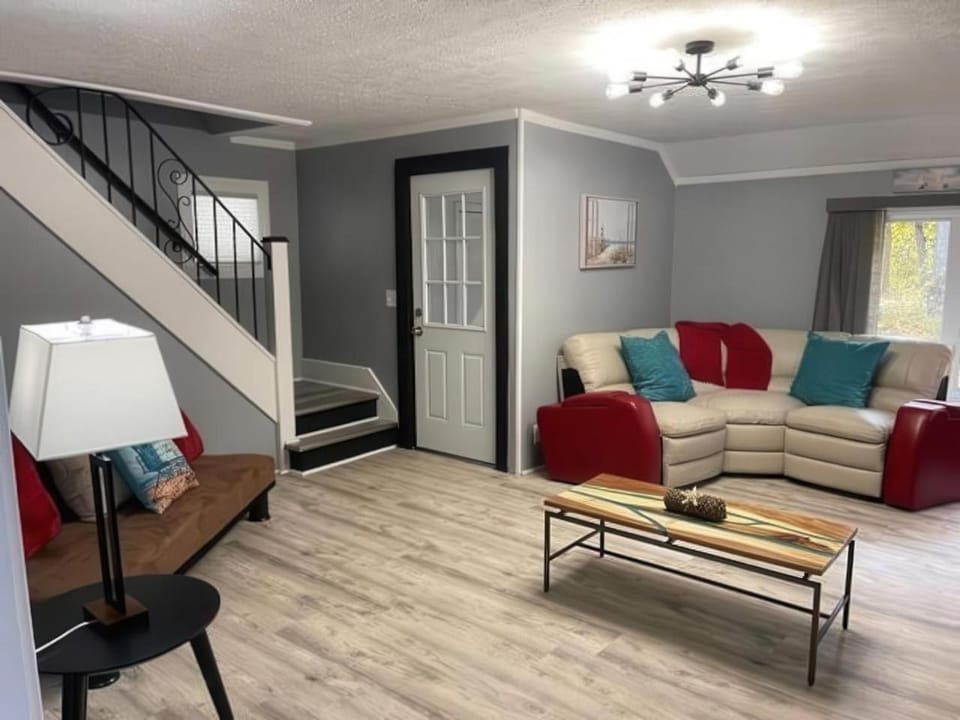 N Lake Ontario 3BR Home Near Beach Seabreeze House in Rochester