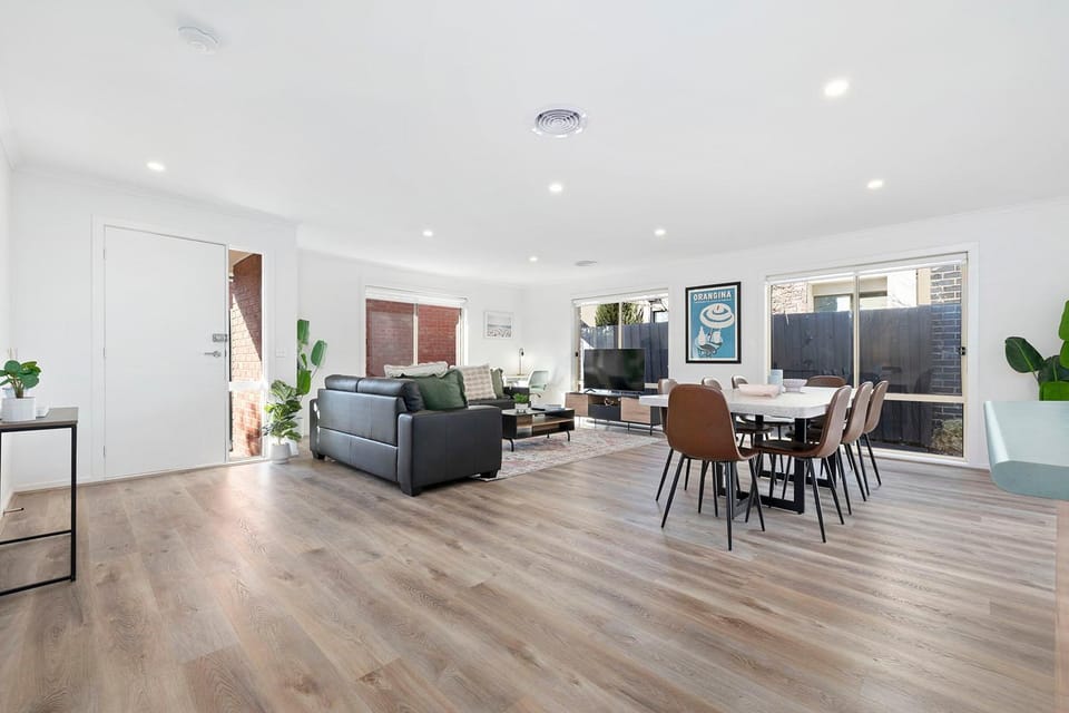 TV and multimedia, Living room, Dining area