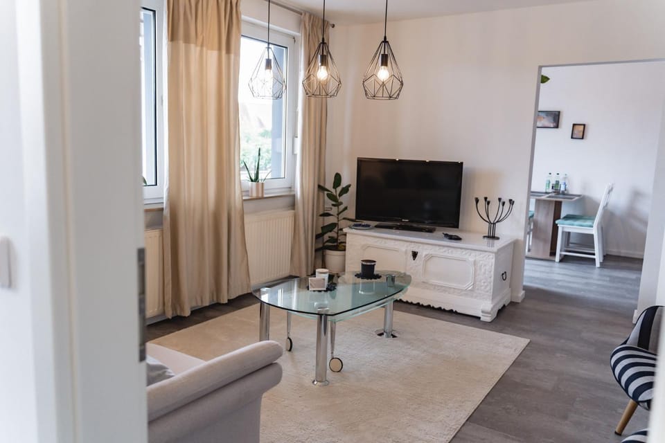 TV and multimedia, Living room, Seating area, Evening entertainment