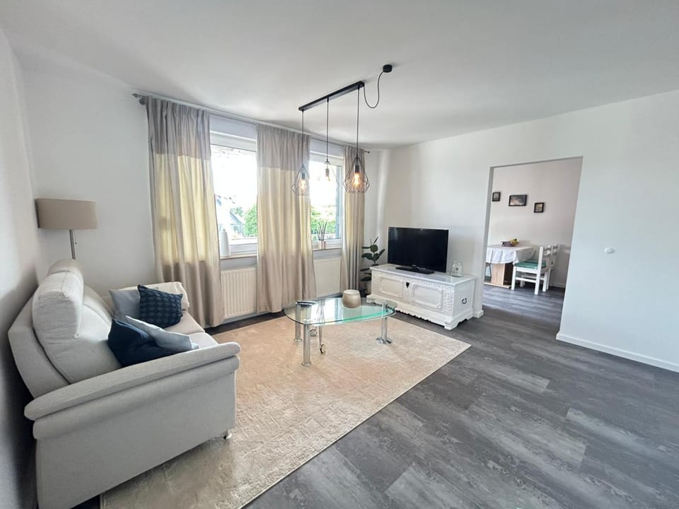 Communal lounge/ TV room, TV and multimedia, Living room, Seating area, Evening entertainment