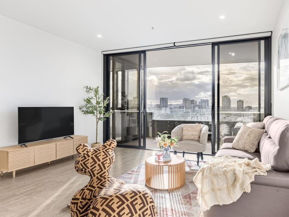 Stylish 2BR Unit with Pool and Gym in South Brisbane Apartment in Brisbane