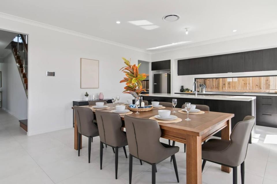 Spacious 6BR Home Near Beach in Victoria Point House in Redland Bay
