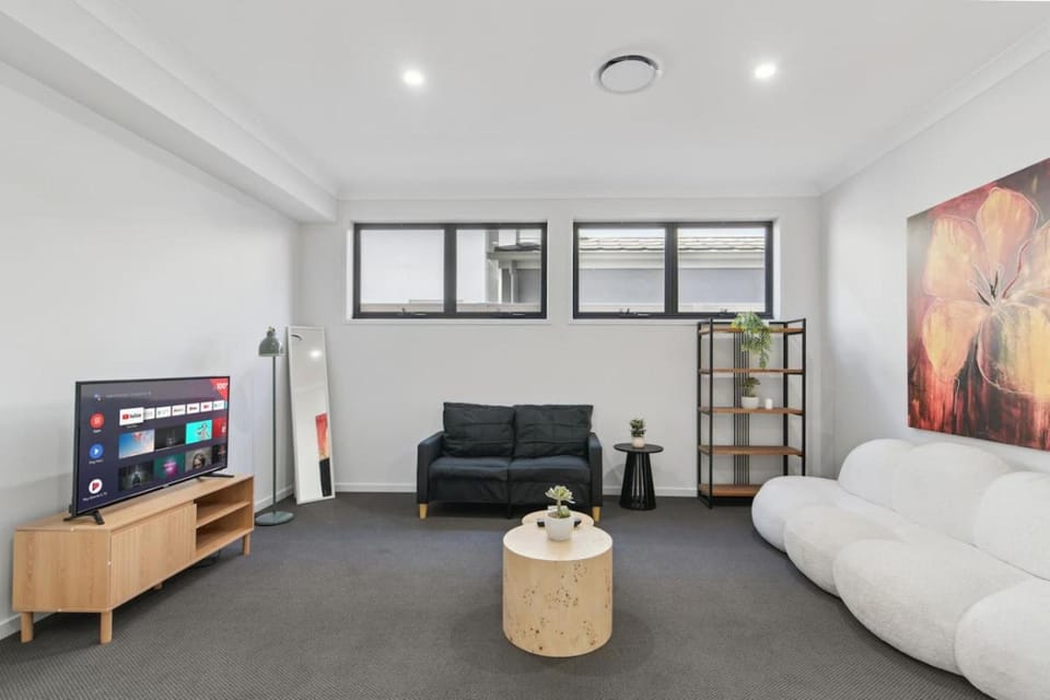 Spacious 6BR Home Near Beach in Victoria Point House in Redland Bay