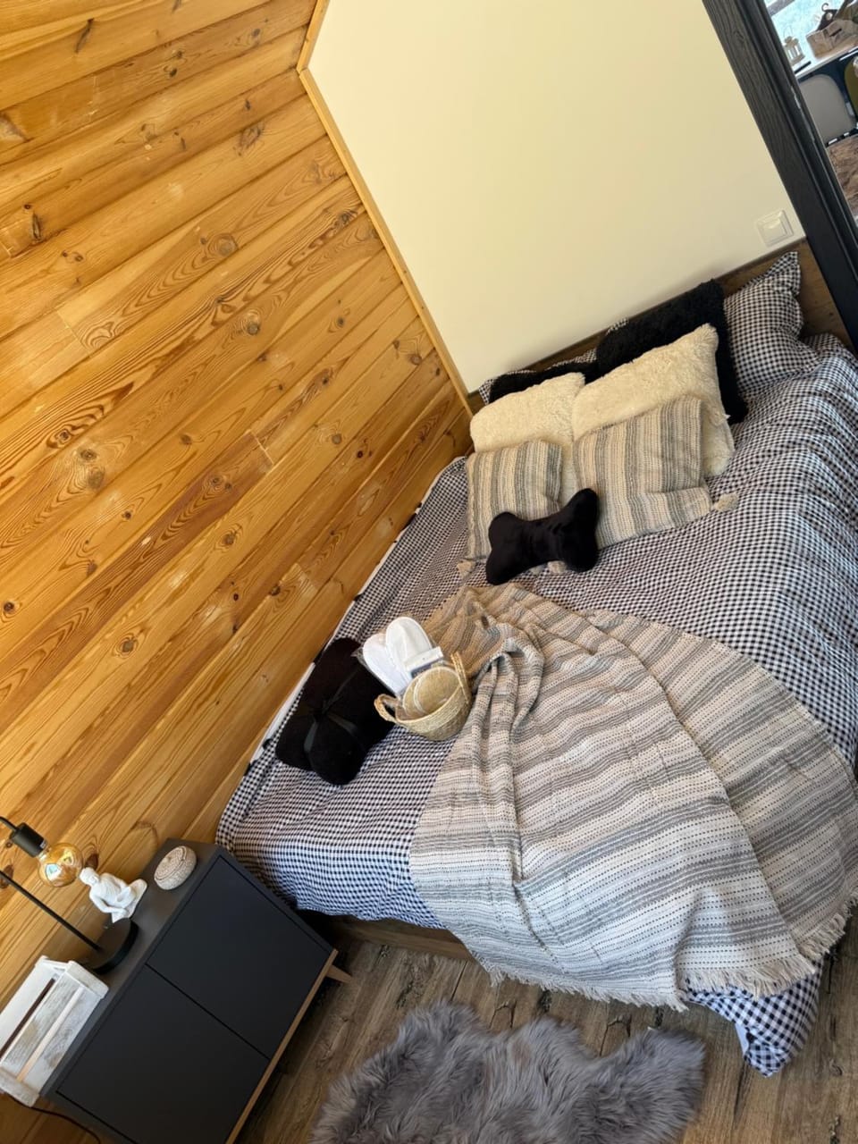 Bed, Photo of the whole room, Bedroom