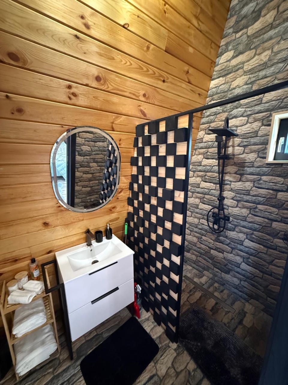 Bathroom, hair dryier, towels