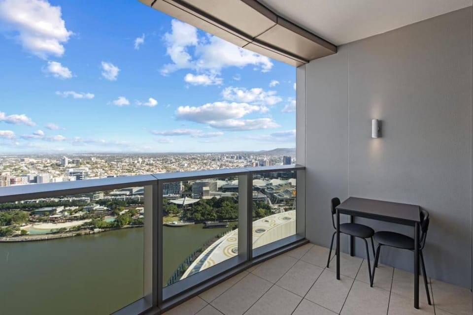 Stylish 1 Bedroom Near Casino Street and South Bank Apartment in Brisbane City